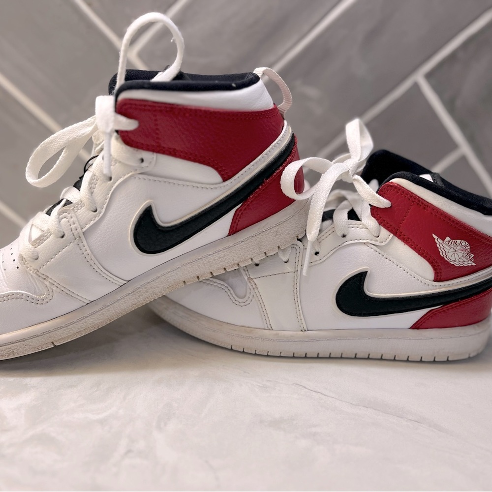 Nike Jordan 1 high “White Chicago” Youth Size 3